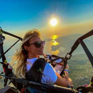 Image paragliding_lady_ridvan